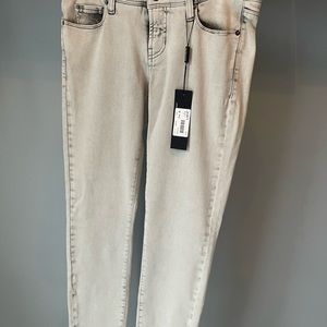 Cambio Women’s light gray Denim jeans, size 6 USA. Style Lola. New with tags